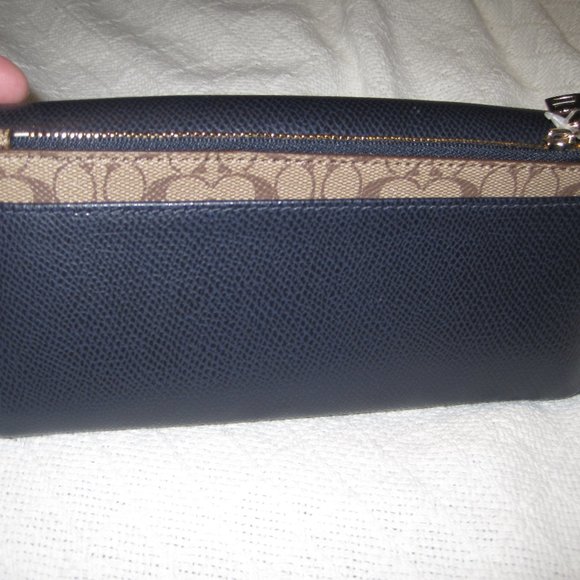 Brand New Coach Wallet - Picture 2 of 3
